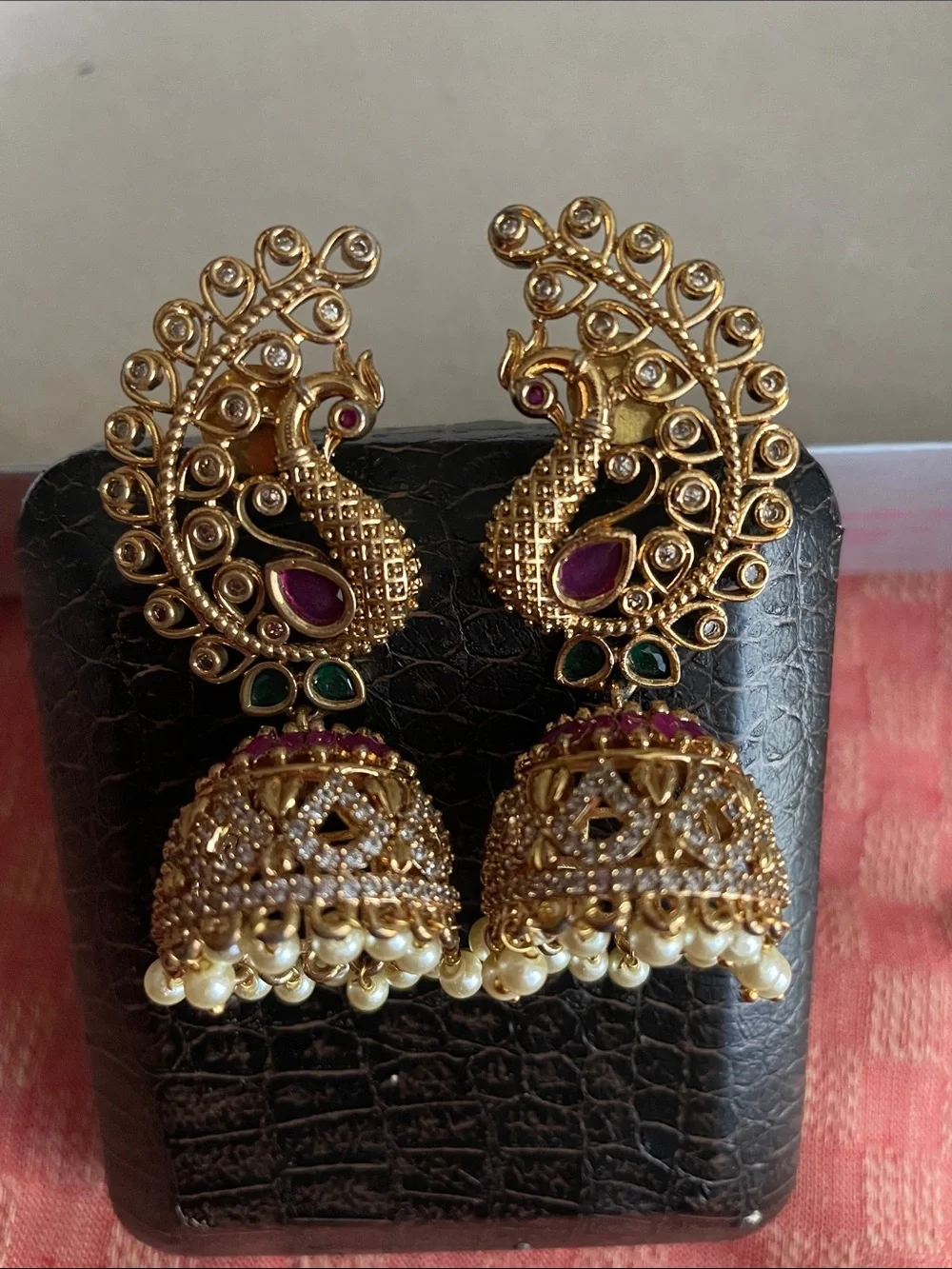 N/A elegant gold